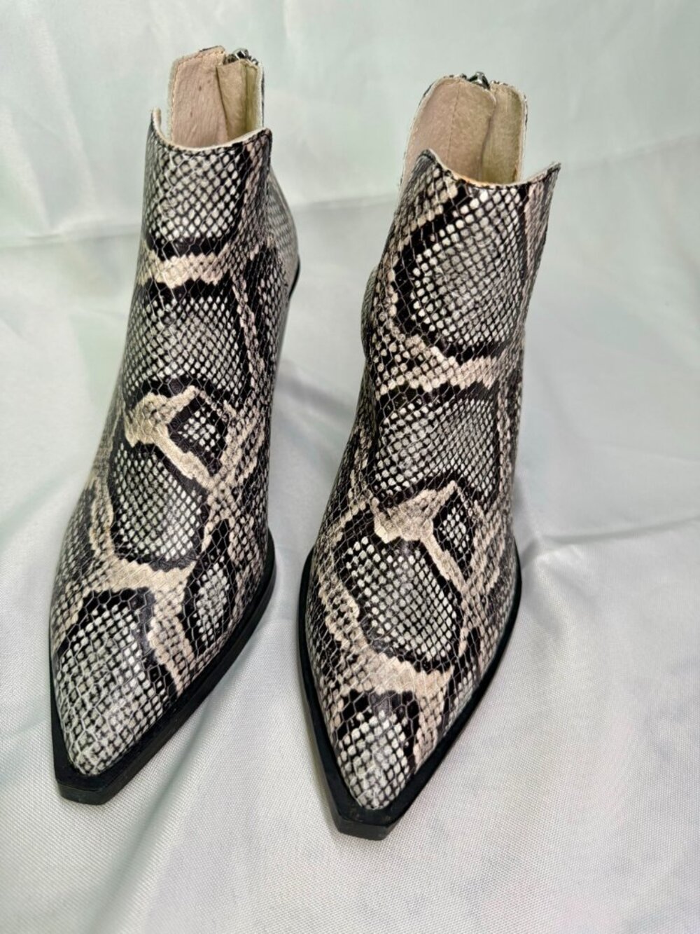 Vince Camuto Gigietta Snakeskin Print Leather Booties Size 6M
